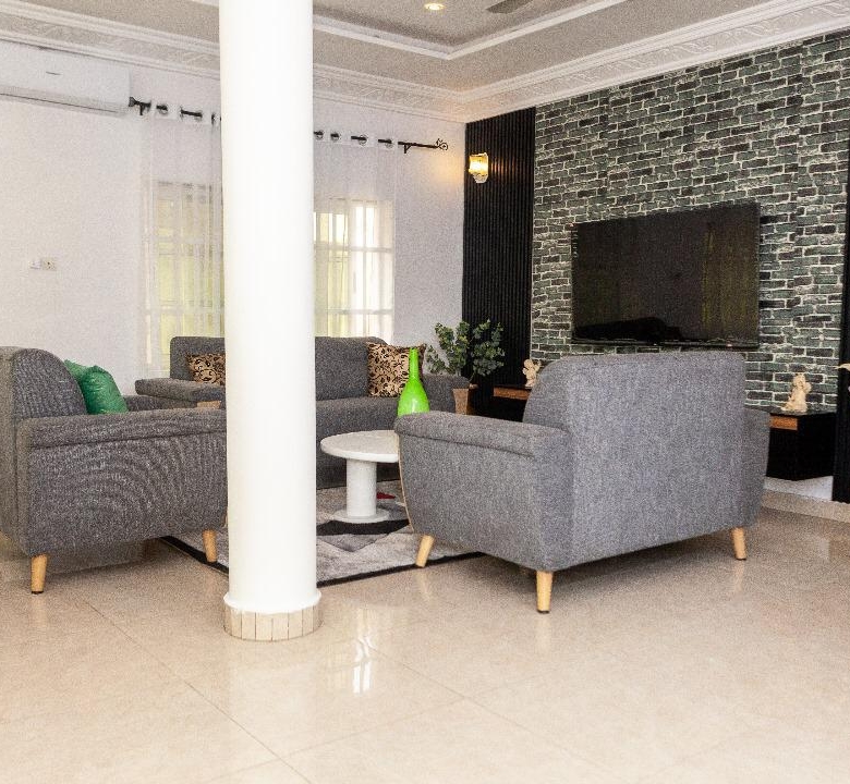 Entrée personnelle meublée à louer à Fidjrossè Togbin plage