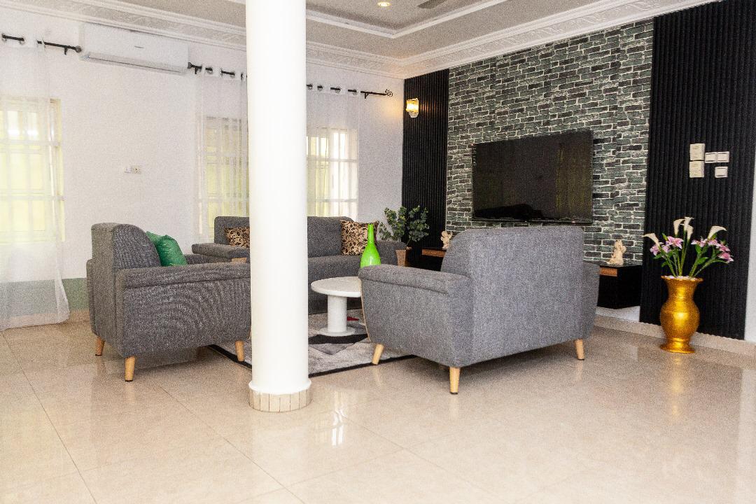 Entrée personnelle meublée à louer à Fidjrossè Togbin plage