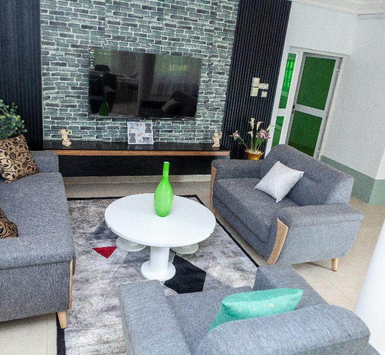 Entrée personnelle meublée à louer à Fidjrossè Togbin plage