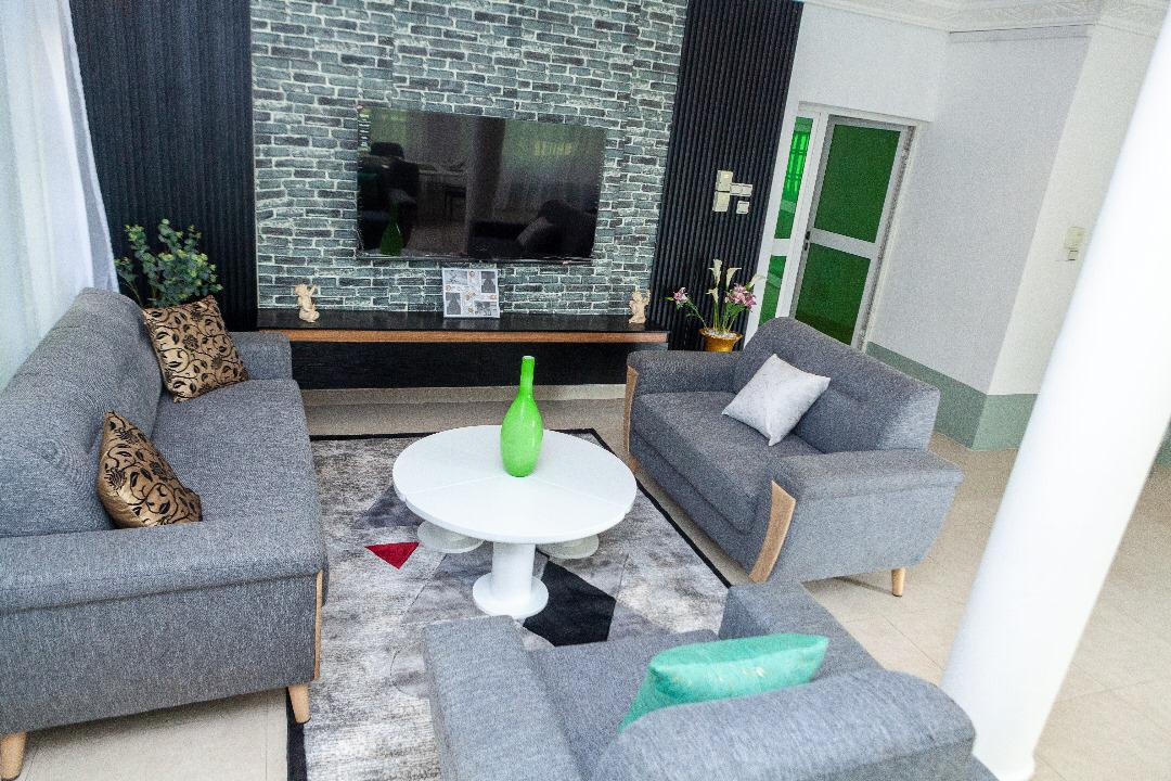 Entrée personnelle meublée à louer à Fidjrossè Togbin plage