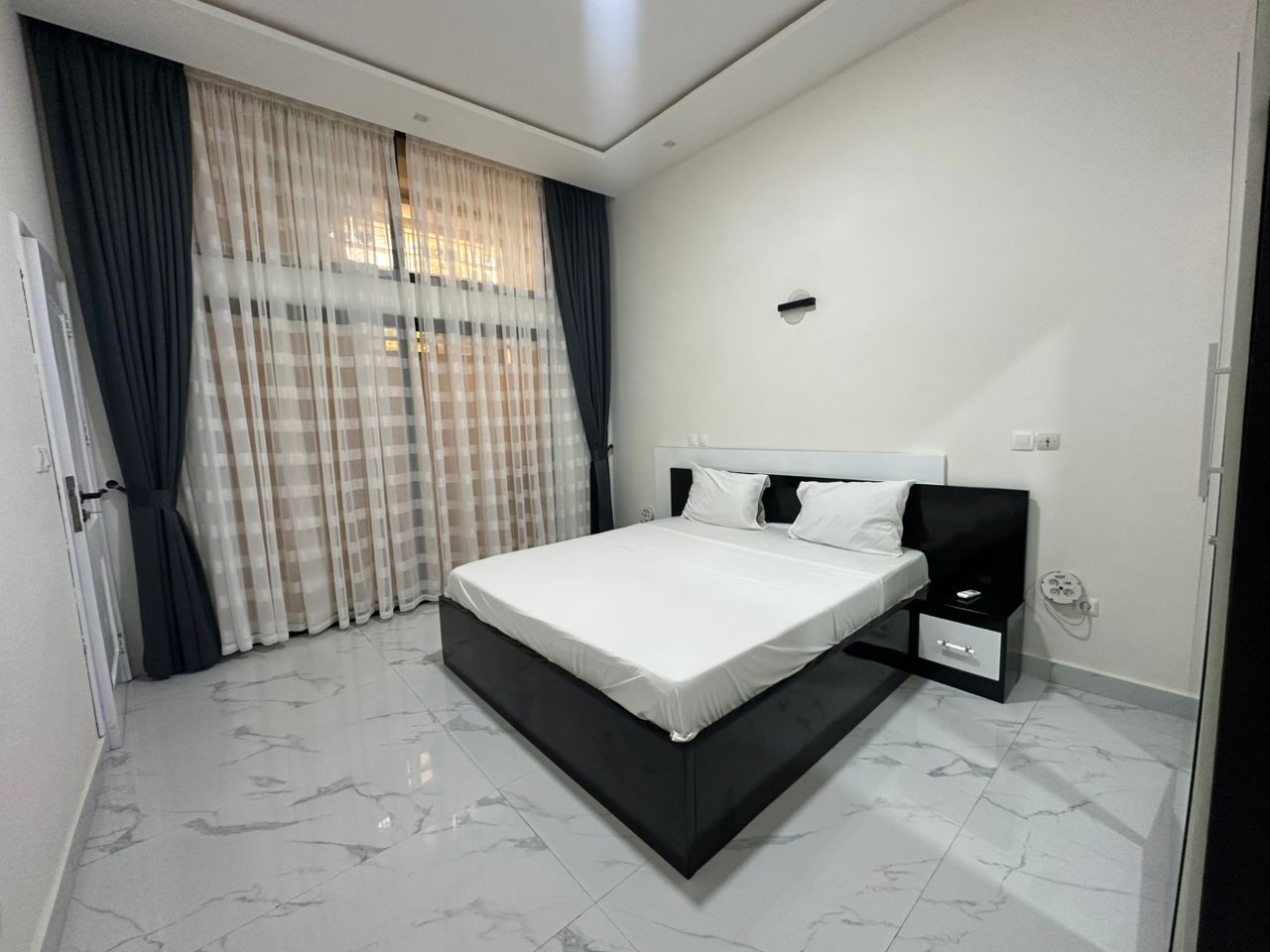 Entrée personnelle meublée à louer à Fidjrossè plage