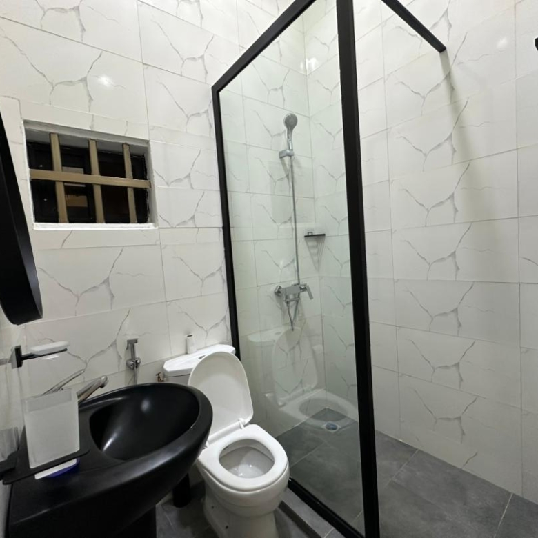 Entrée personnelle meublée à louer à Fidjrossè plage