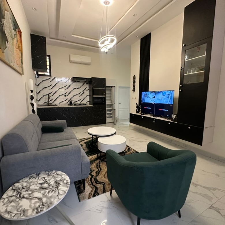 Entrée personnelle meublée à louer à Fidjrossè plage