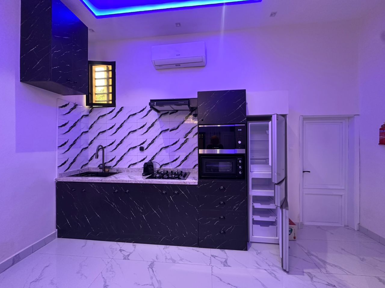 Entrée personnelle meublée à louer à Fidjrossè plage