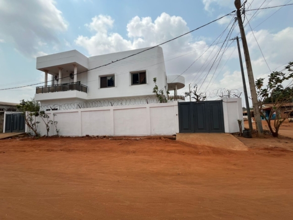Immeuble à vendre à Abomey Calavi Akassato