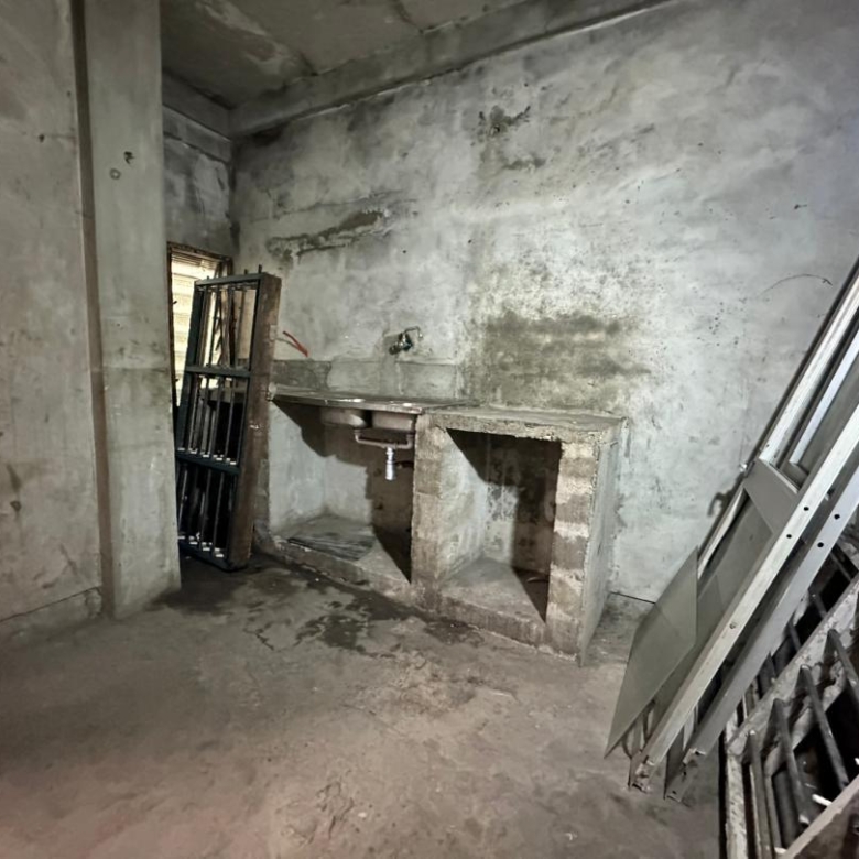 Parcelle batie à vendre en angle de rue à Cotonou Saint Jean