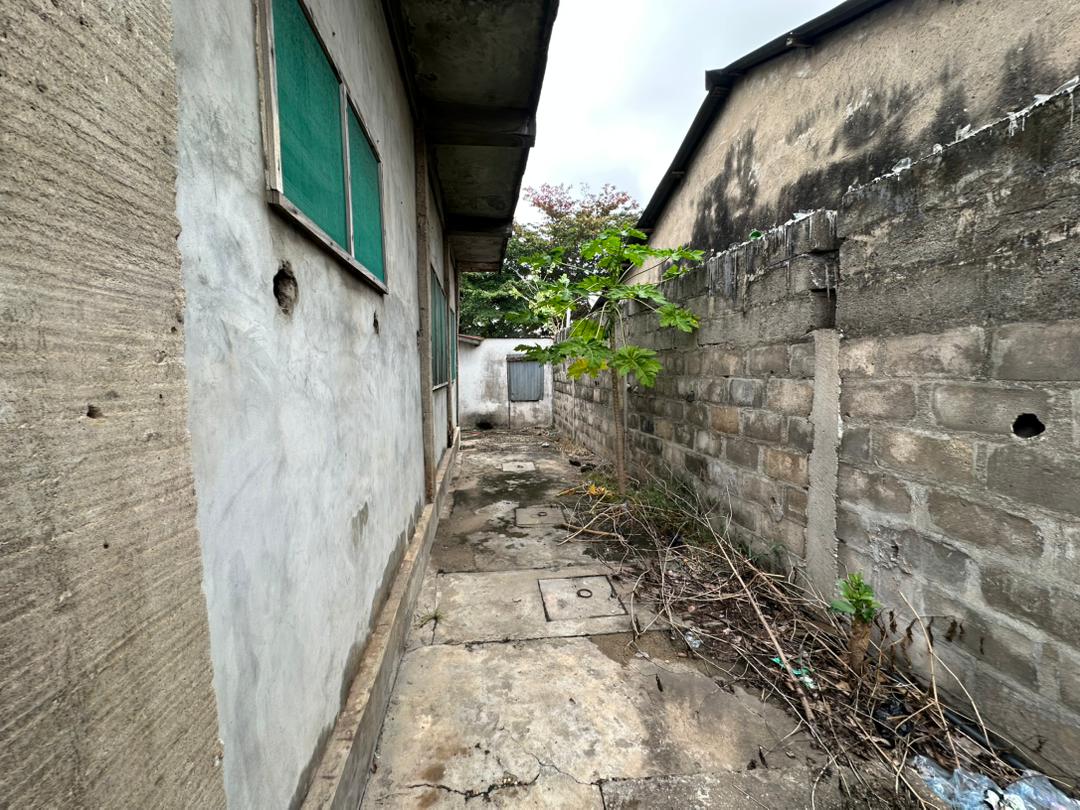 Parcelle batie à vendre en angle de rue à Cotonou Saint Jean