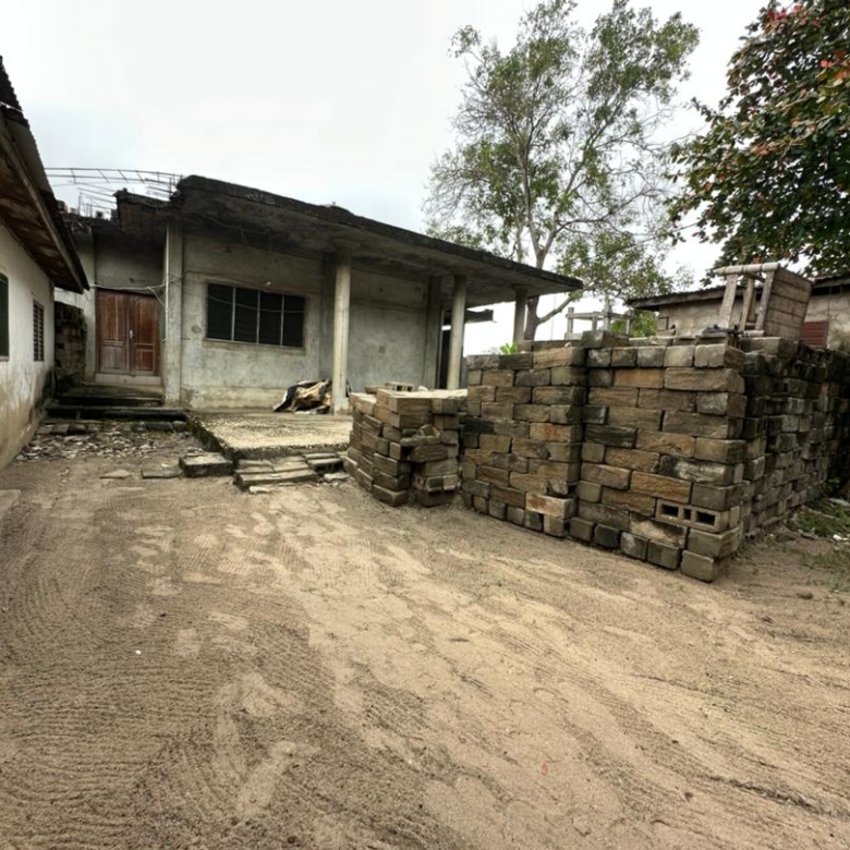 Parcelle batie à vendre en angle de rue à Cotonou Saint Jean