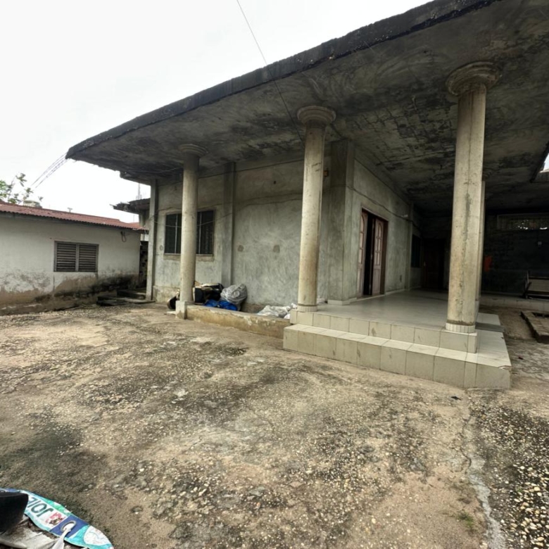 Parcelle batie à vendre en angle de rue à Cotonou Saint Jean