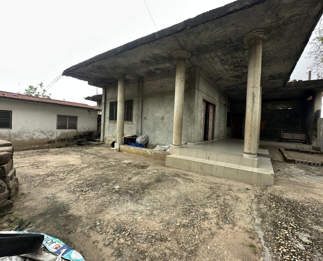 Parcelle batie à vendre en angle de rue à Cotonou Saint Jean