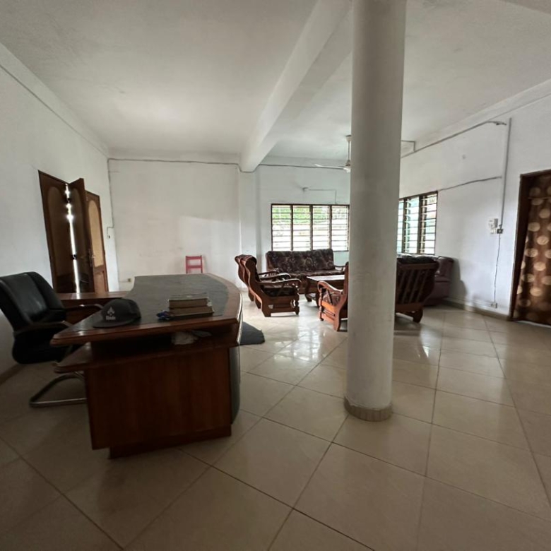 Parcelle batie à vendre en angle de rue à Cotonou Saint Jean