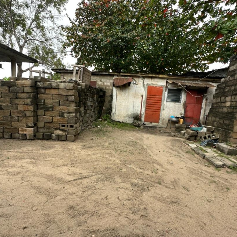 Parcelle batie à vendre en angle de rue à Cotonou Saint Jean