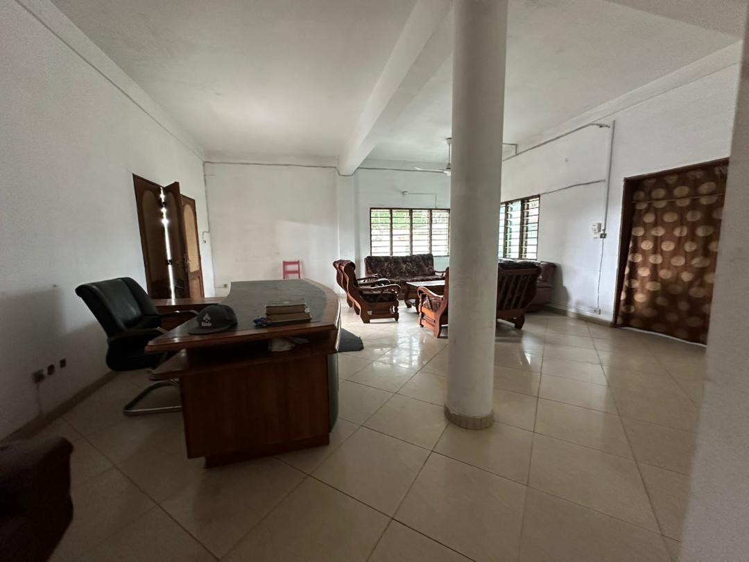 Parcelle batie à vendre en angle de rue à Cotonou Saint Jean