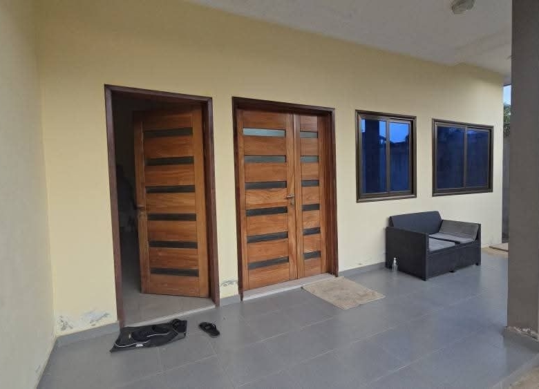 Résidence meublée R+1 à vendre à ATROKPOKODJI