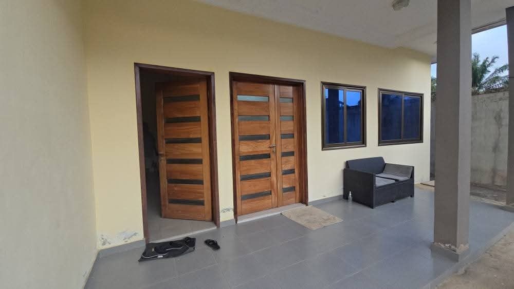 Résidence meublée R+1 à vendre à ATROKPOKODJI