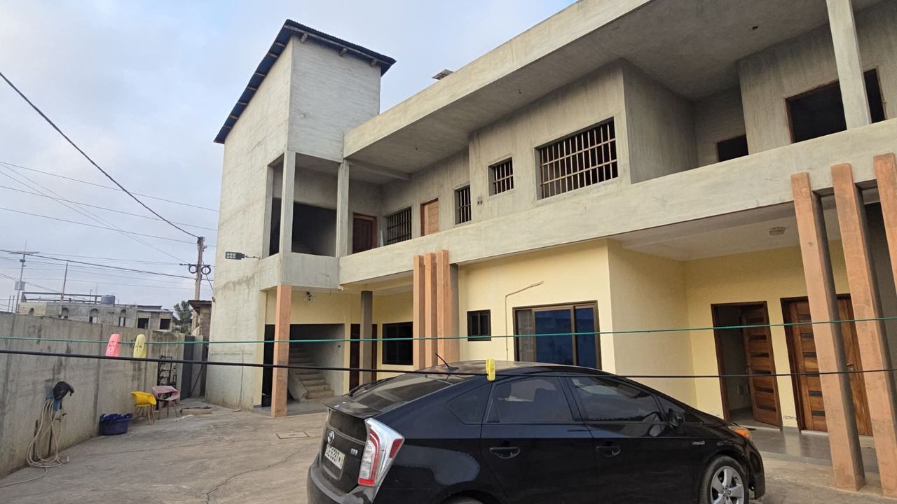 Résidence meublée R+1 à vendre à ATROKPOKODJI