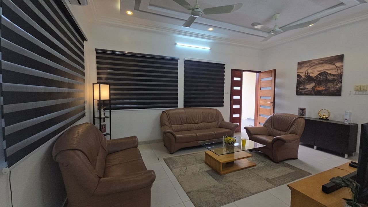 Résidence meublée R+1 à vendre à ATROKPOKODJI