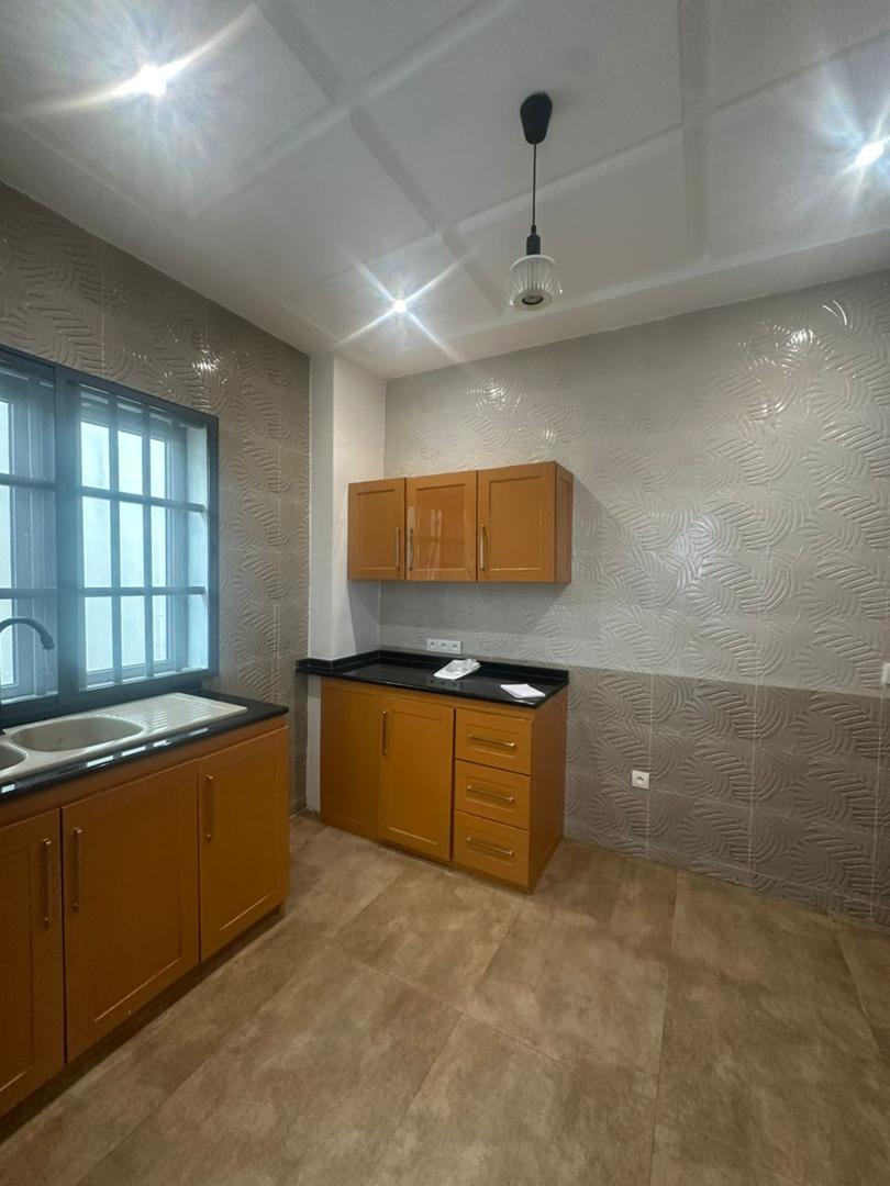 Villa duplex récente construction à louer à fidjrossè bar Kirikou plage