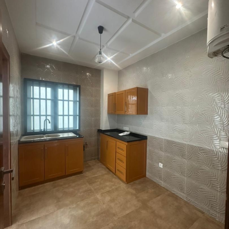 Villa duplex récente construction à louer à fidjrossè bar Kirikou plage