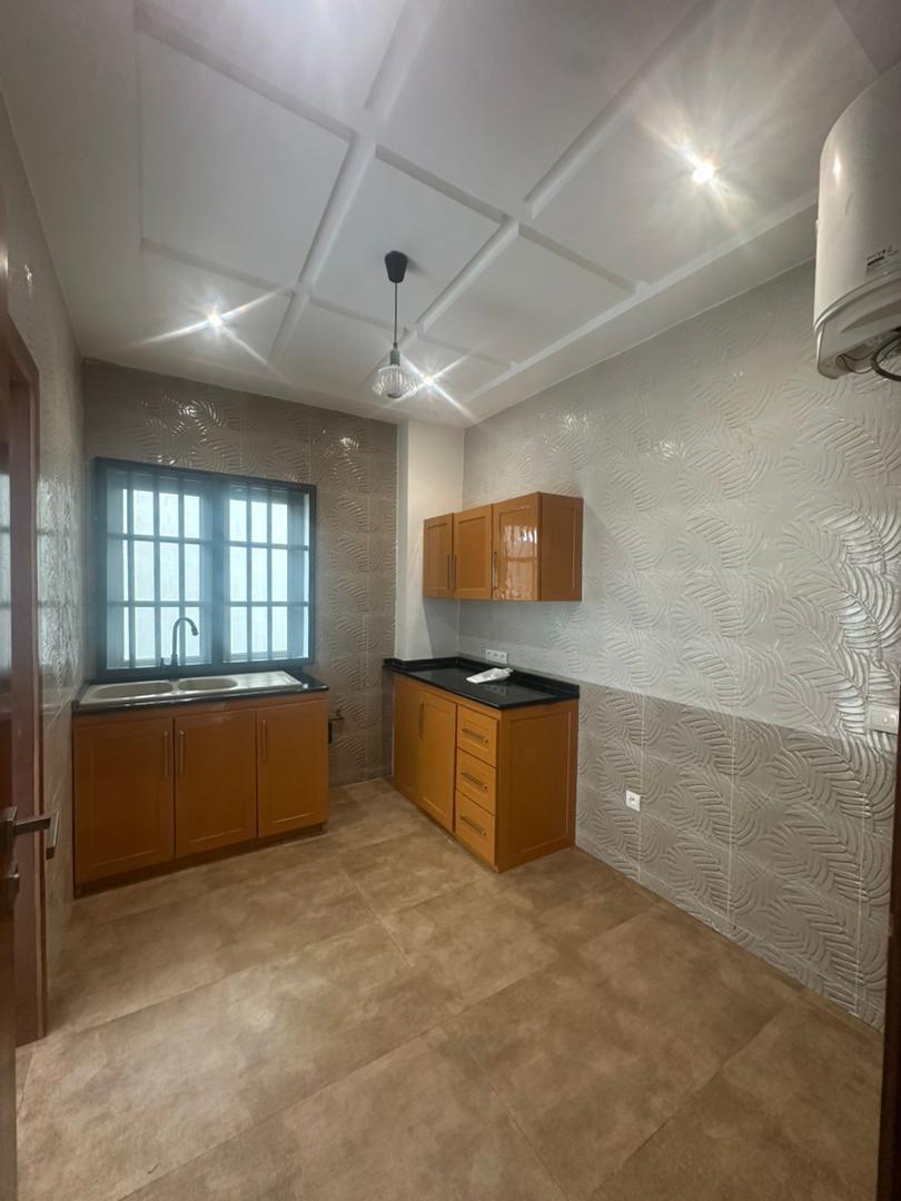 Villa duplex récente construction à louer à fidjrossè bar Kirikou plage