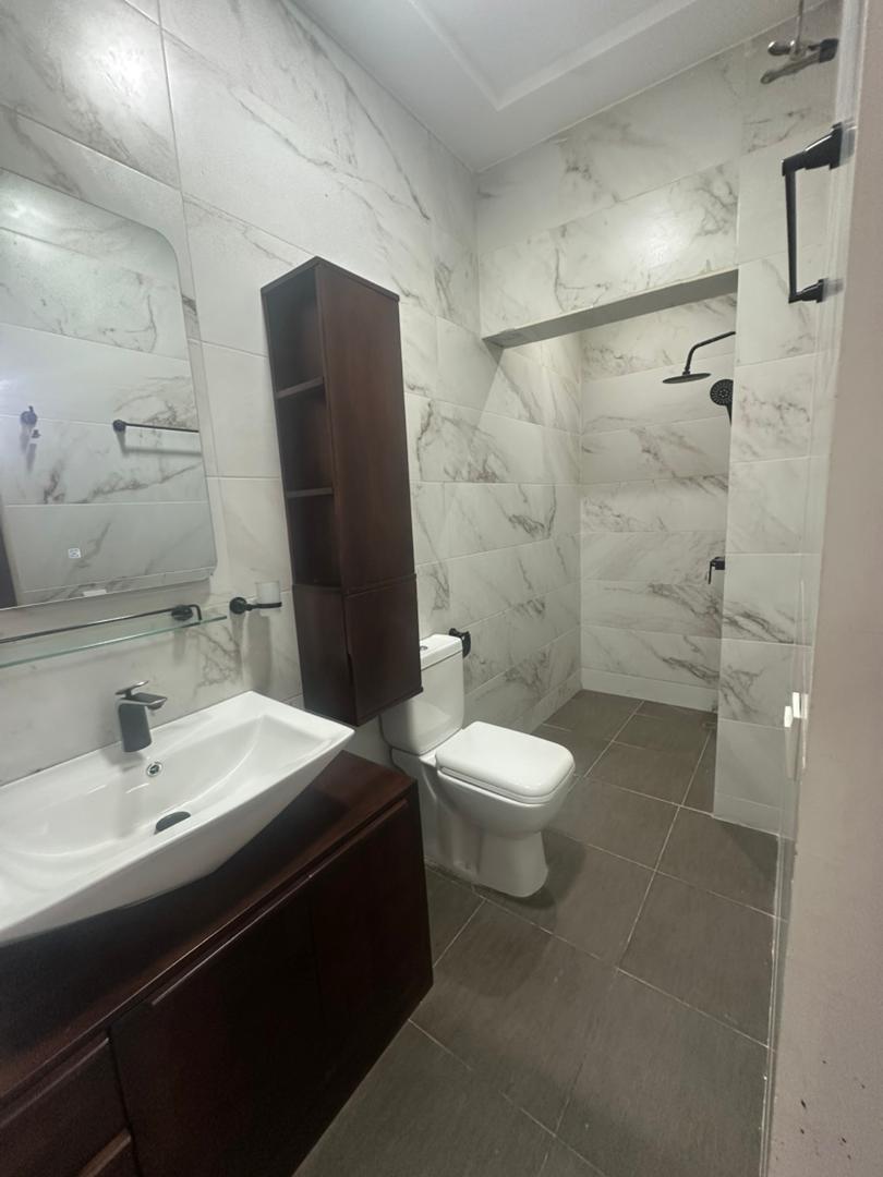 Villa duplex récente construction à louer à fidjrossè bar Kirikou plage