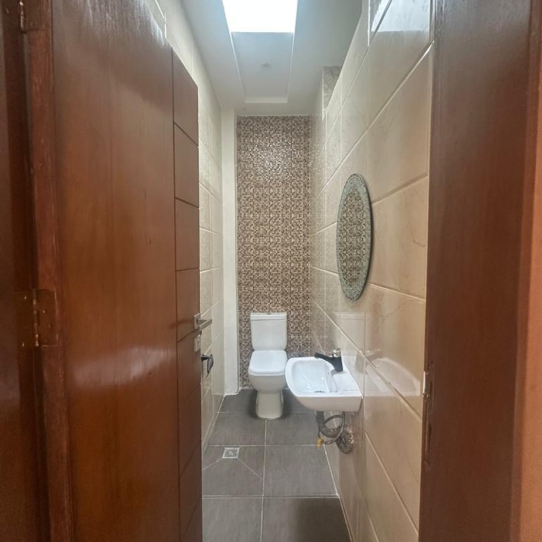 Villa duplex récente construction à louer à fidjrossè bar Kirikou plage