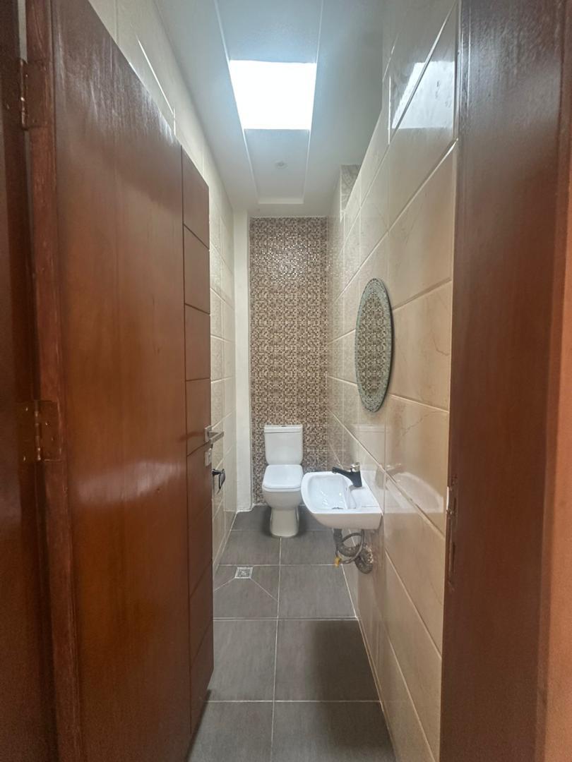 Villa duplex récente construction à louer à fidjrossè bar Kirikou plage