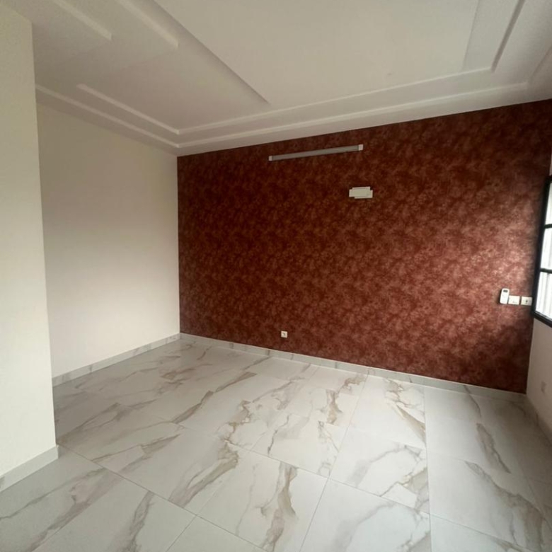 Villa duplex récente construction à louer à fidjrossè bar Kirikou plage