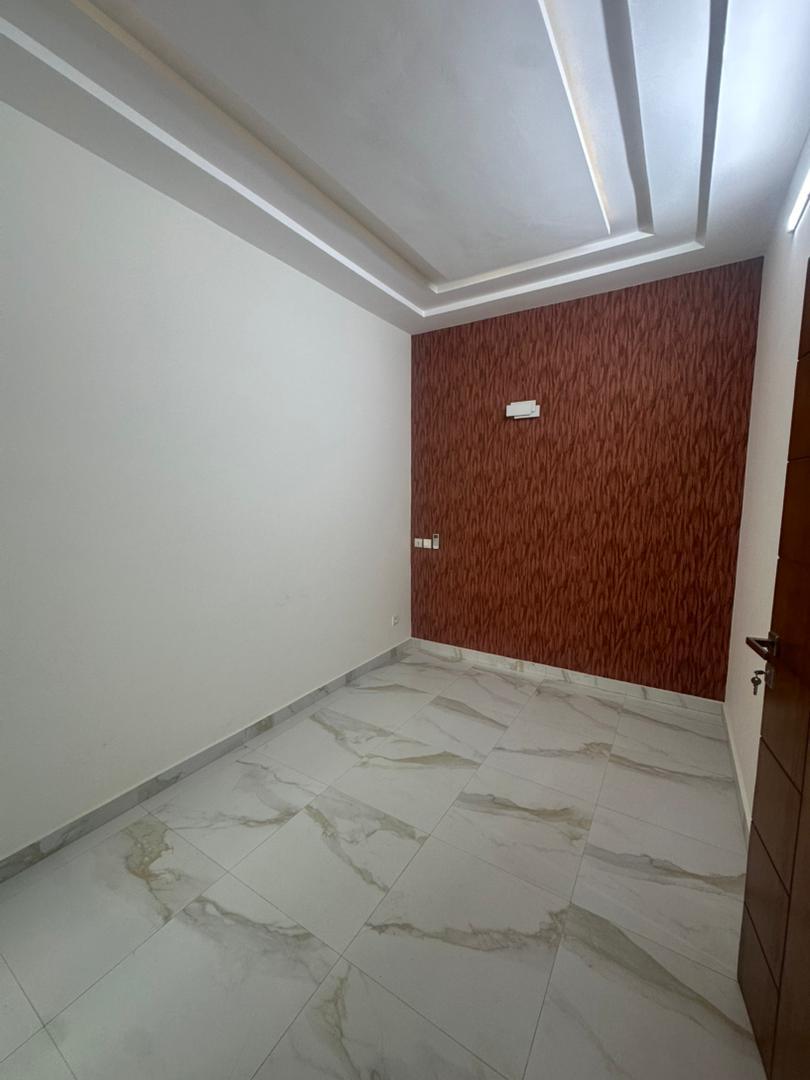 Villa duplex récente construction à louer à fidjrossè bar Kirikou plage