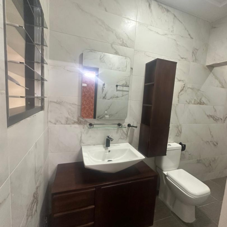 Villa duplex récente construction à louer à fidjrossè bar Kirikou plage