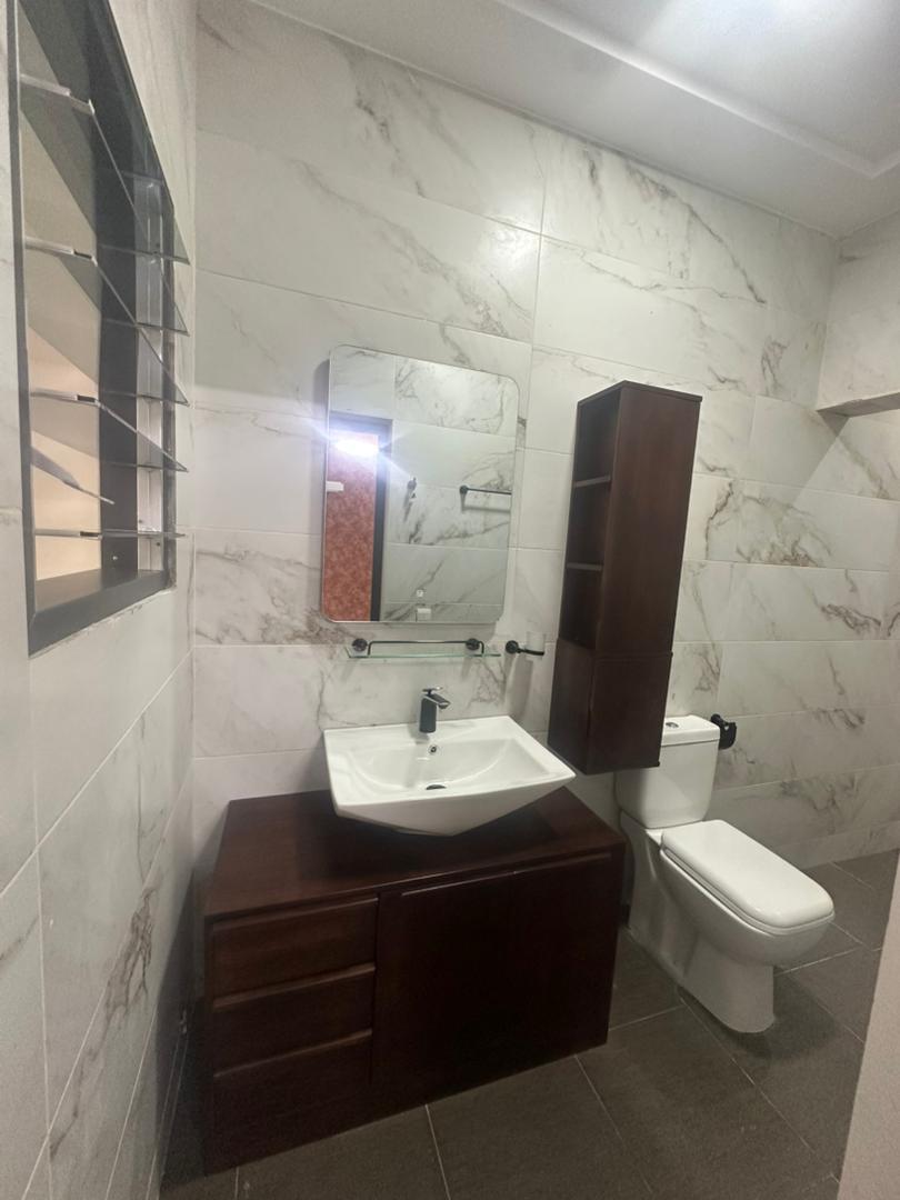 Villa duplex récente construction à louer à fidjrossè bar Kirikou plage