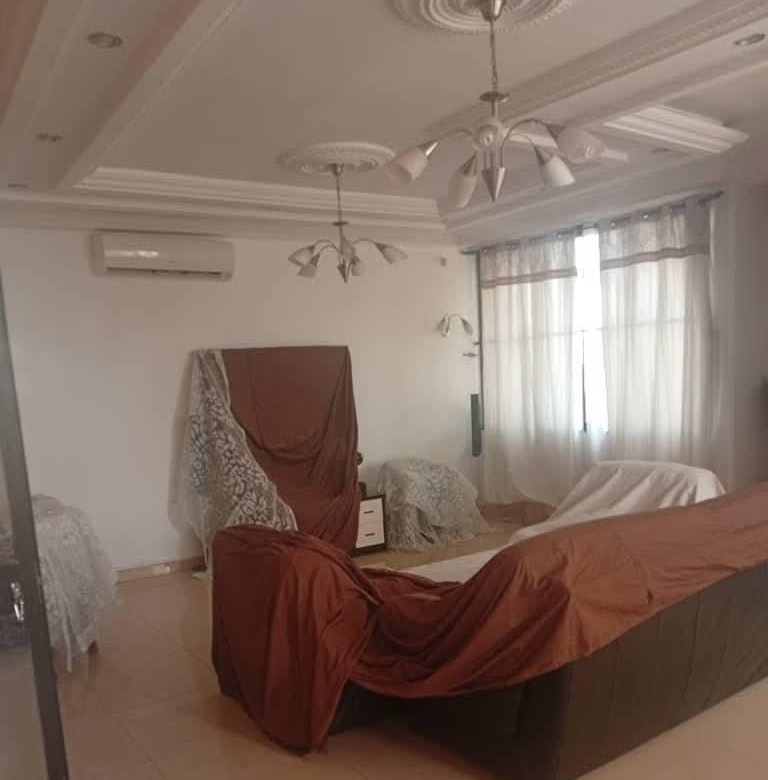 Villa et parcelle à vendre à AGBLANGANDAN