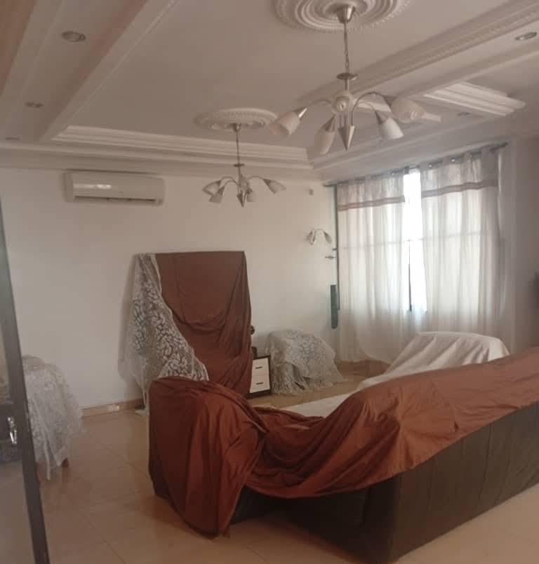 Villa et parcelle à vendre à AGBLANGANDAN