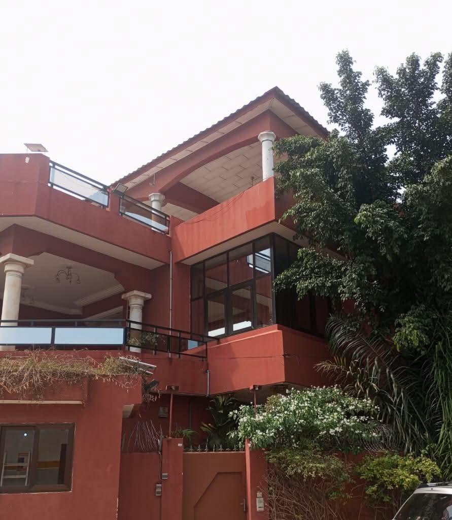 Villa et parcelle à vendre à AGBLANGANDAN