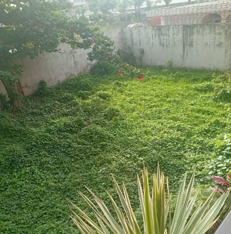 Villa et parcelle à vendre à AGBLANGANDAN