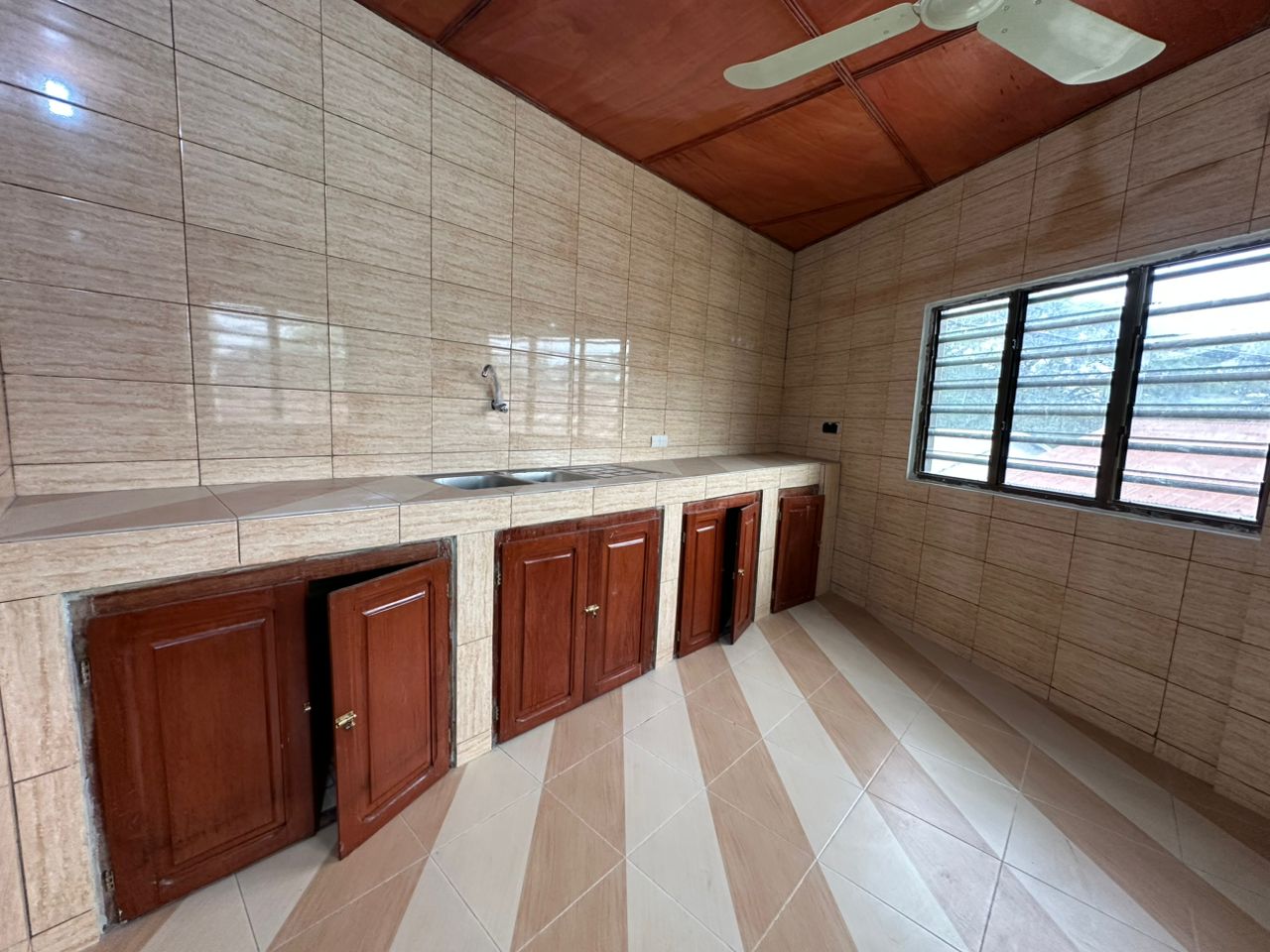 Immeuble à vendre à Cotonou Agla Akplomè