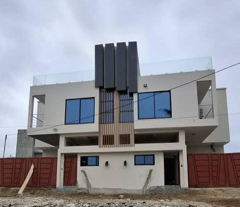 Villa Moderne avec piscine à vendre à Fidjrossè Akogbato