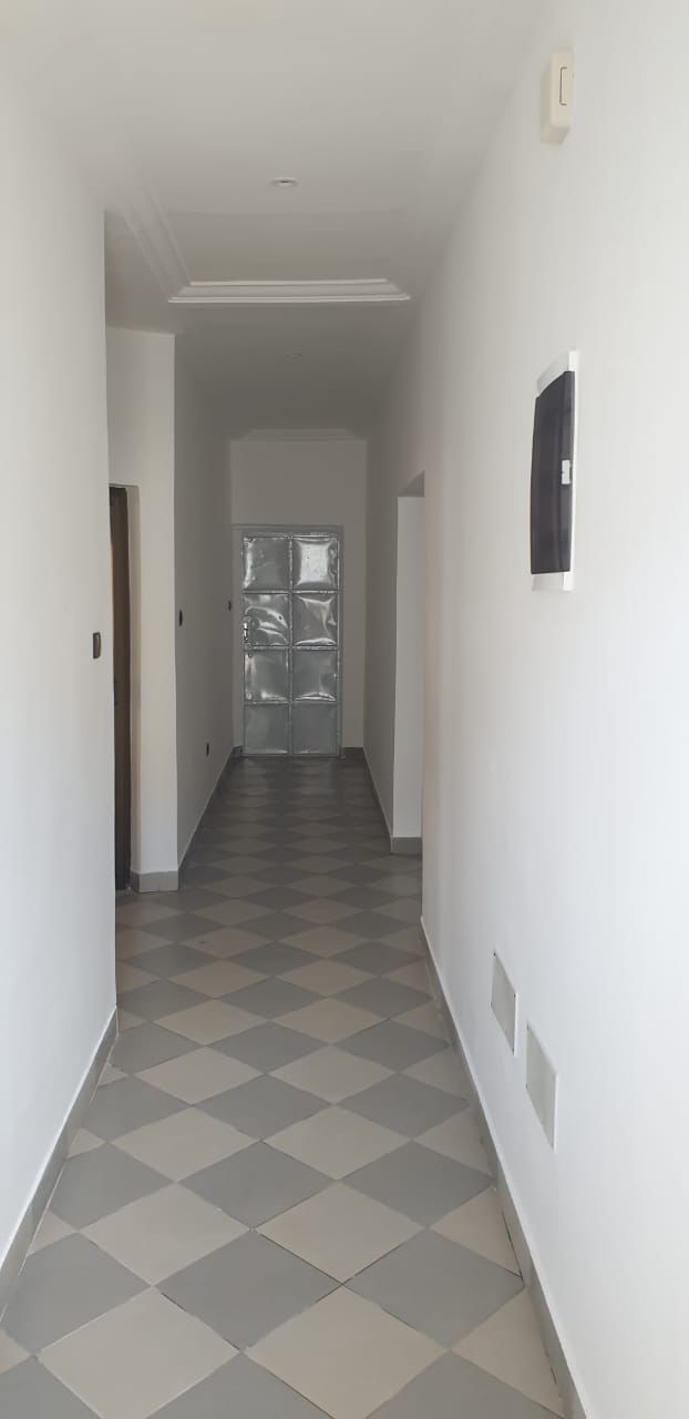 Villa basse à louer à Fidjrossè carrefour club des rois