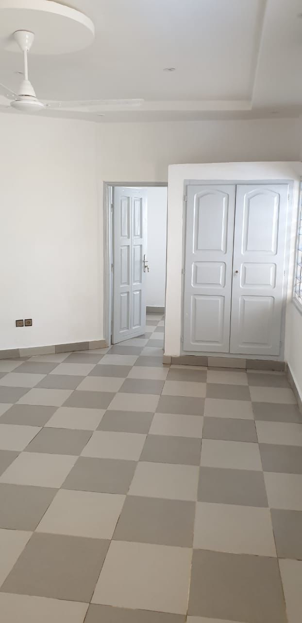 Villa basse à louer à Fidjrossè carrefour club des rois