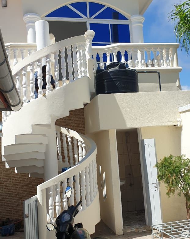 Villa basse à louer à Fidjrossè carrefour club des rois