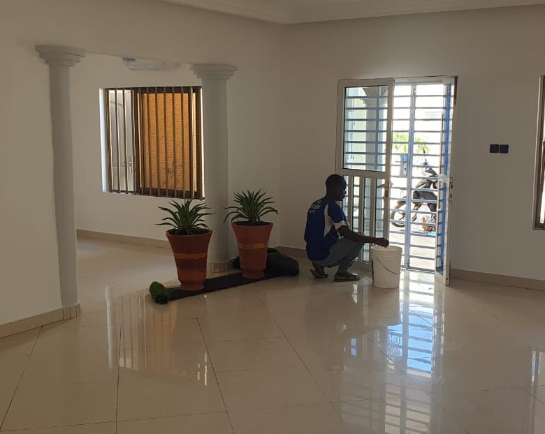 Villa basse à louer à Fidjrossè carrefour club des rois