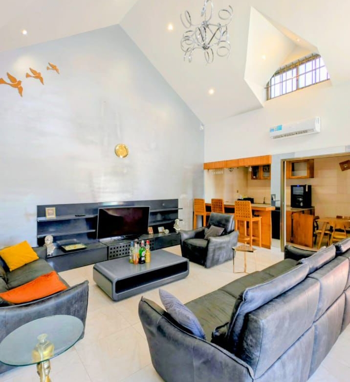 Villa meublée à louer avec jardin spacieux à Cotonou Agla