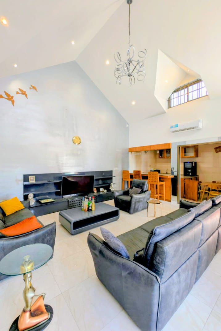 Villa meublée à louer avec jardin spacieux à Cotonou Agla