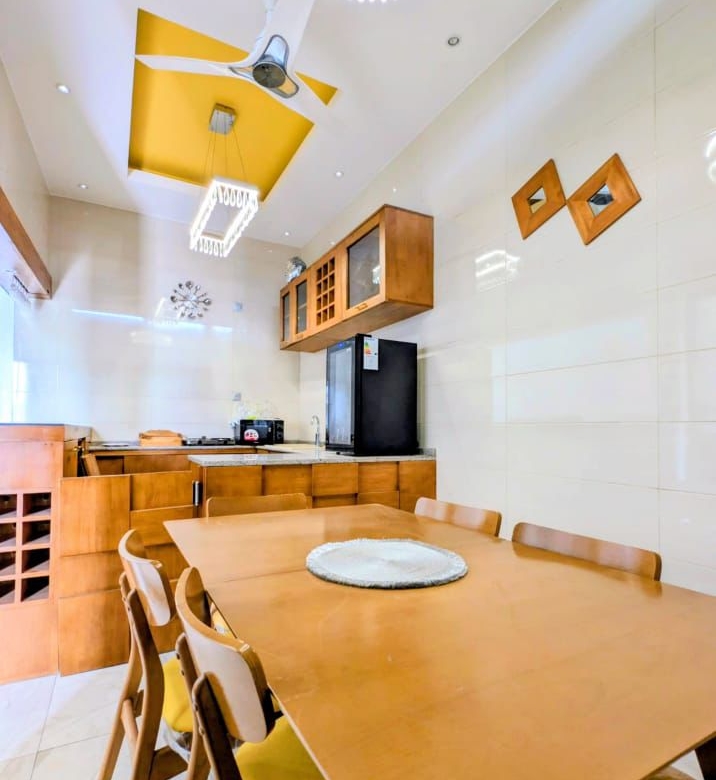 Villa meublée à louer avec jardin spacieux à Cotonou Agla