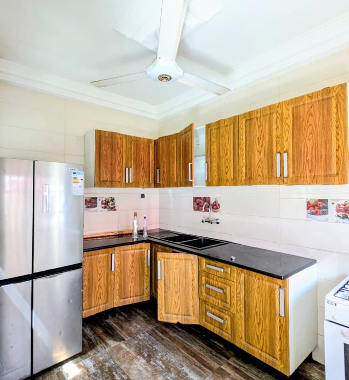 Villa meublée à louer avec jardin spacieux à Cotonou Agla