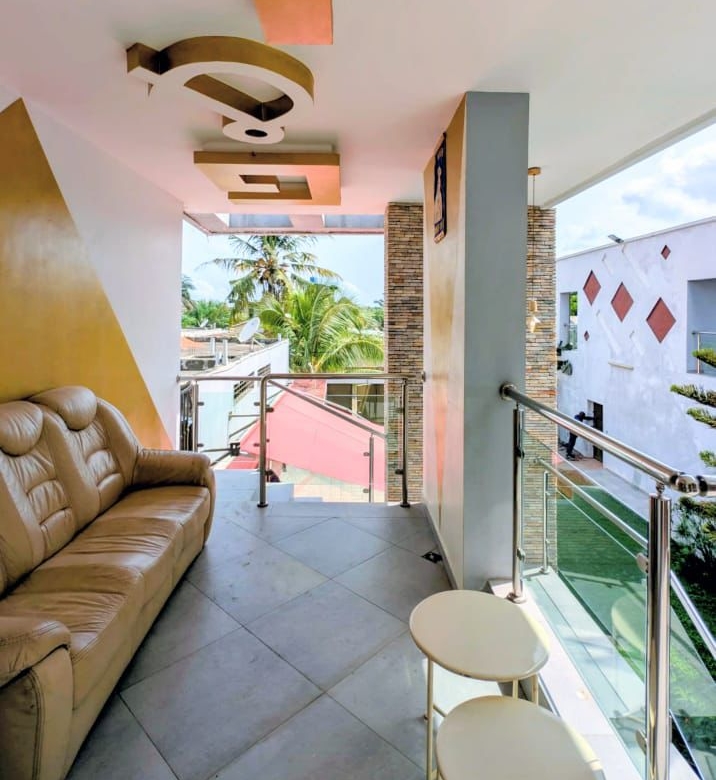 Villa meublée à louer avec jardin spacieux à Cotonou Agla