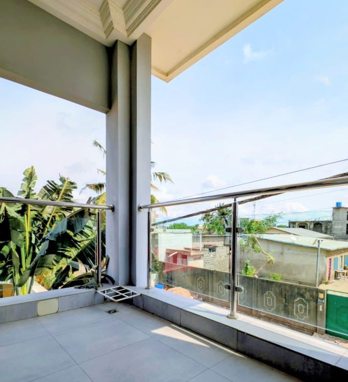 Villa meublée à louer avec jardin spacieux à Cotonou Agla