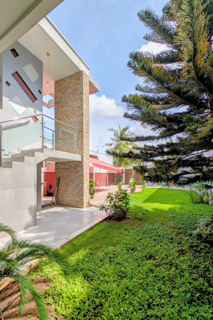 Villa meublée à louer avec jardin spacieux à Cotonou Agla