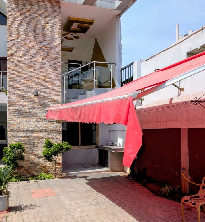 Villa meublée à louer avec jardin spacieux à Cotonou Agla