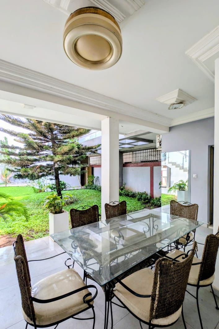 Villa meublée à louer avec jardin spacieux à Cotonou Agla